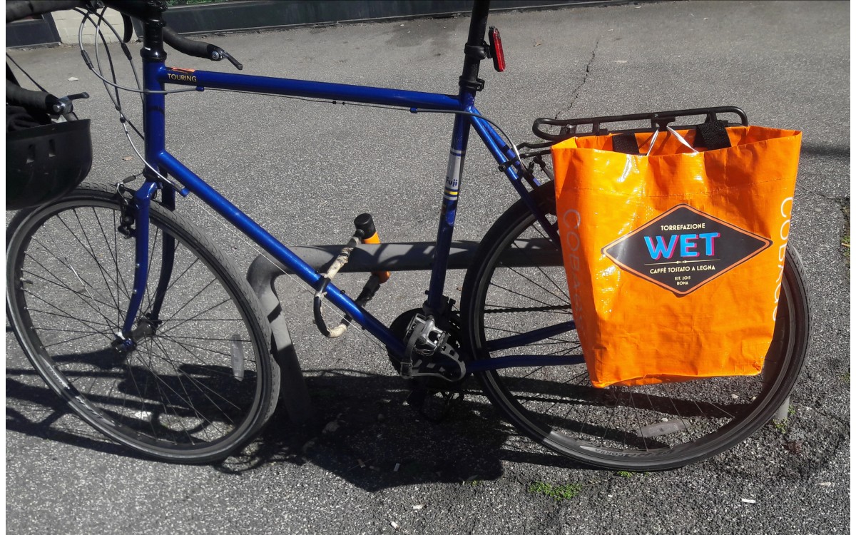 Perché il caffè lo consegniamo in bicicletta